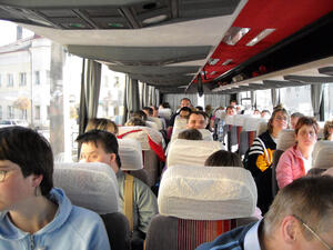 v autobuse