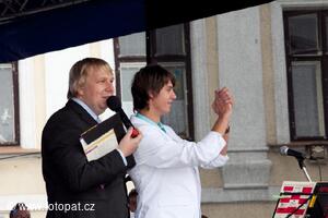 10. 9. pátek odpoledne, program na náměstí se rozbíhá