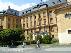 2. ZŠ a Městské osmileté gymnázium (Školní)